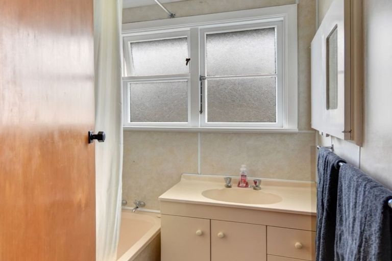 Photo of property in 12 Harlech Street, Oamaru North, Oamaru, 9400