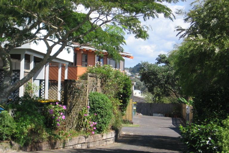 Photo of property in 1/22 Rothesay Bay Road, Rothesay Bay, Auckland, 0630