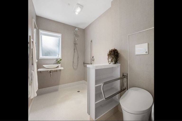 Photo of property in 10 Palmyra Way, Half Moon Bay, Auckland, 2012