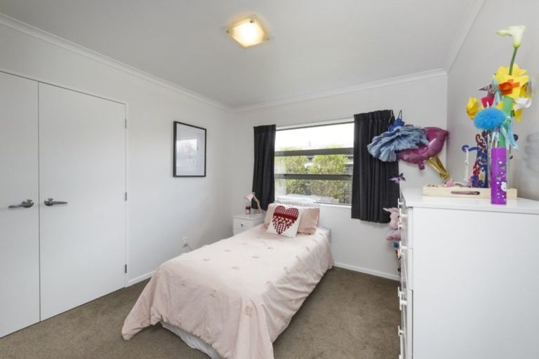 Photo of property in 4 Chestnut Close, Kelvin Grove, Palmerston North, 4414