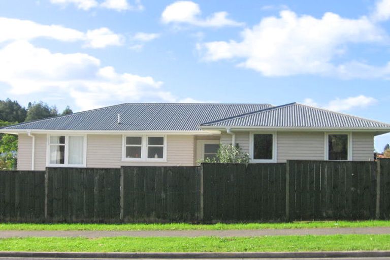 Photo of property in 47 Border Road, Henderson, Auckland, 0612