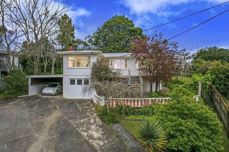 Photo of property in 1/14 Bond Crescent, Forrest Hill, Auckland, 0620