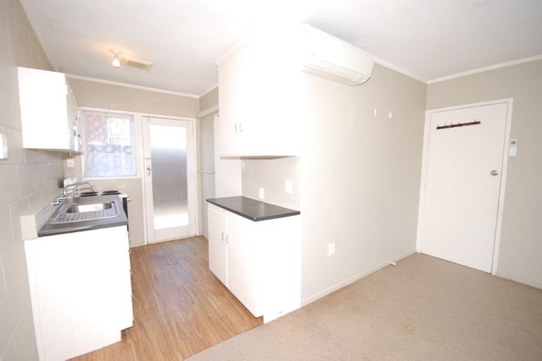 Photo of property in 2/4 Panorama Road, Mount Wellington, Auckland, 1060