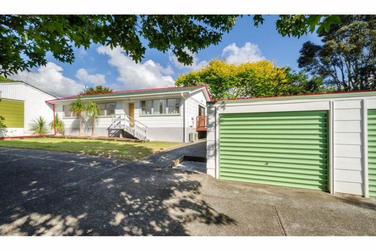 Photo of property in 2/3 Talavera Place, Te Atatu South, Auckland, 0602