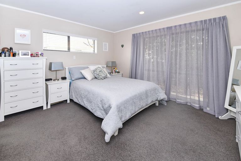 Photo of property in 1/78 Saint Annes Crescent, Wattle Downs, Auckland, 2103