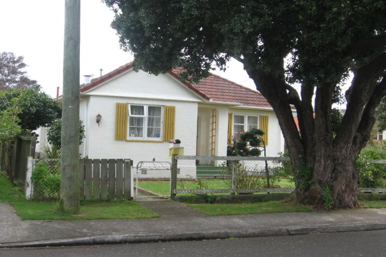 Photo of property in 15 Raymond Terrace, Fairfield, Lower Hutt, 5011