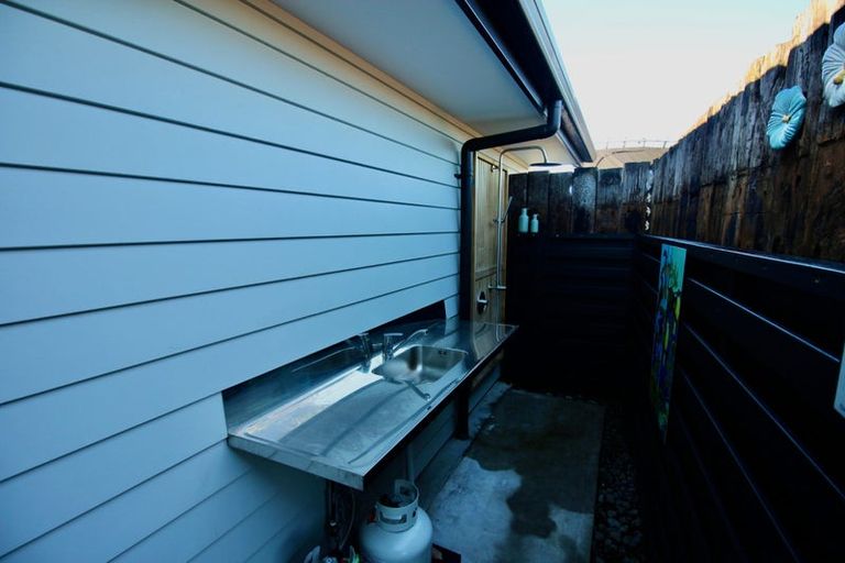 Photo of property in 2 Roseberry Place, Whitianga, 3510