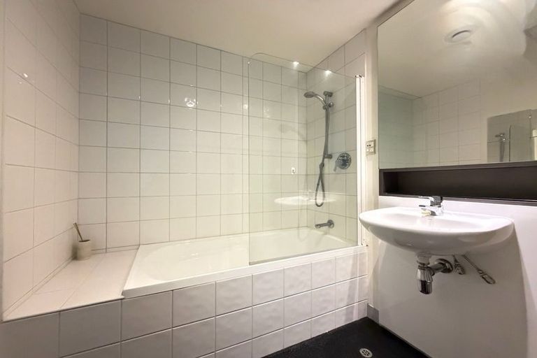 Photo of property in Gerondis Bldg Apartments, 401/60 Willis Street, Wellington Central, Wellington, 6011
