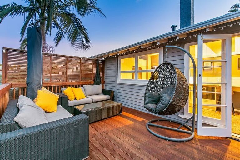 Photo of property in 35 Birkdale Road, Birkdale, Auckland, 0626