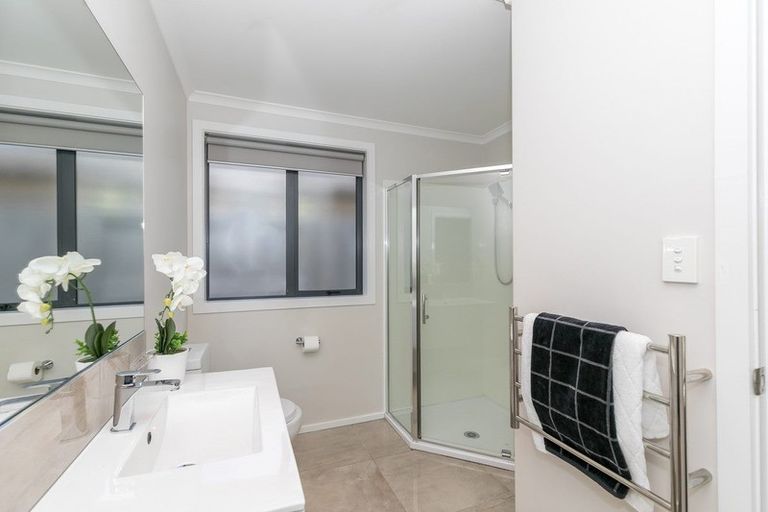 Photo of property in 18 Patatee Terrace, Baverstock, Hamilton, 3200