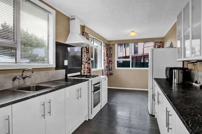 Photo of property in 21 Castle Street, Eltham, 4322