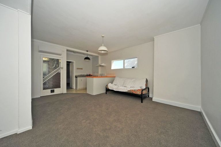 Photo of property in 53 Hawker Street, Mount Victoria, Wellington, 6011