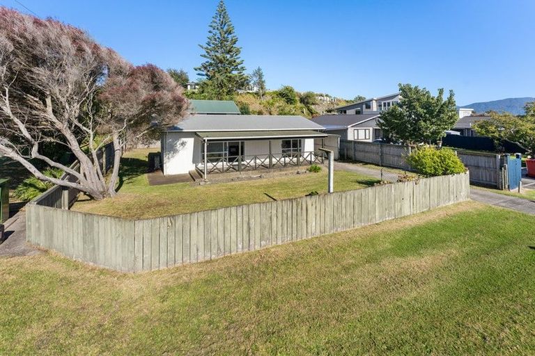 Photo of property in 30 Donovan Road, Paraparaumu Beach, Paraparaumu, 5032