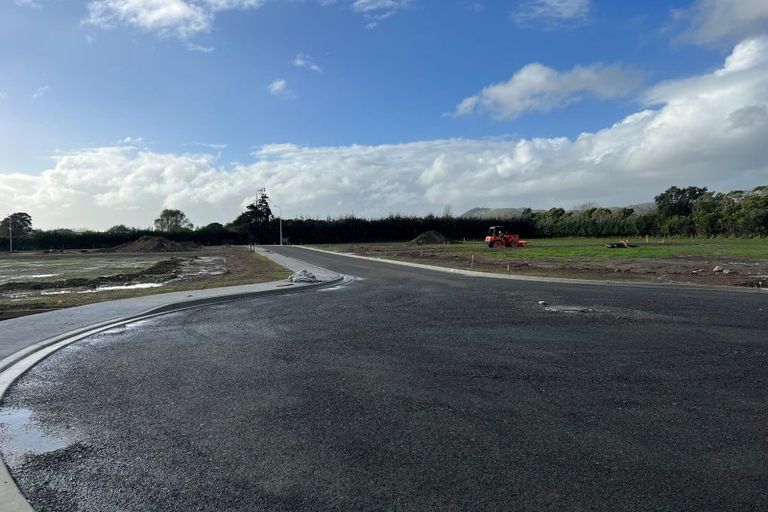 Photo of property in 20 Te Awahohonu Lane, Otaki, 5512