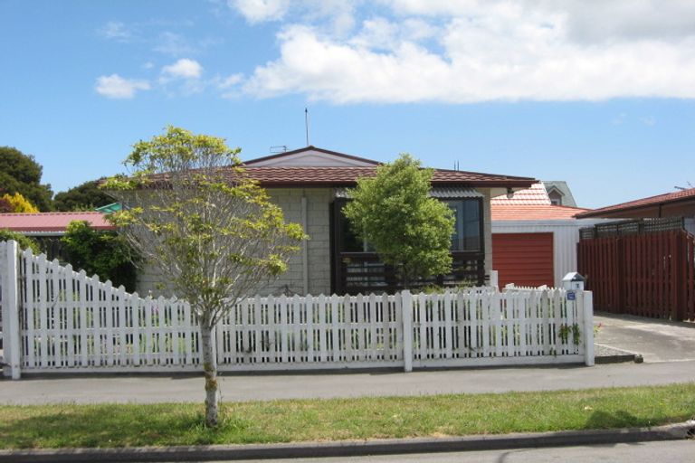 Photo of property in 7b Lamorna Road, Parklands, Christchurch, 8083