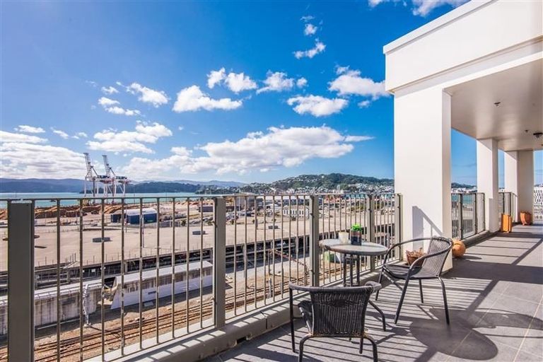 Photo of property in Stadium Garden Flats, 506/107 Thorndon Quay, Pipitea, Wellington, 6011