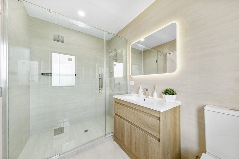 Photo of property in 63 Mcindoe Road, Kumeu, 0810