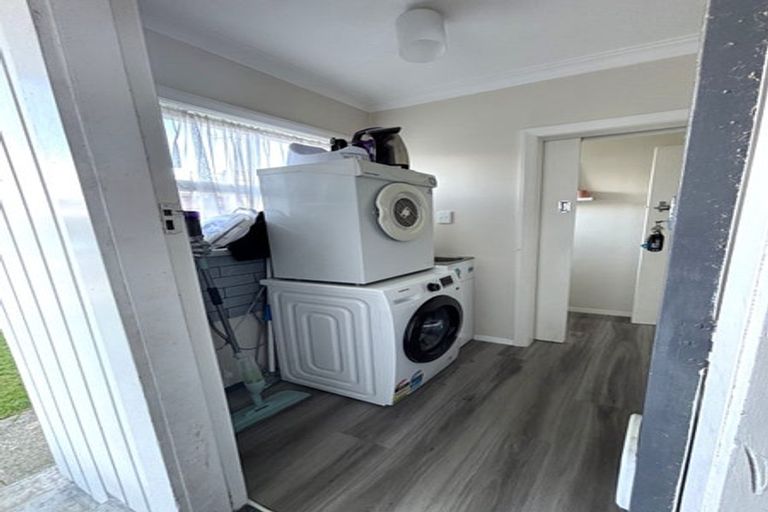 Photo of property in 2 Selwyn Street, Levin, 5510