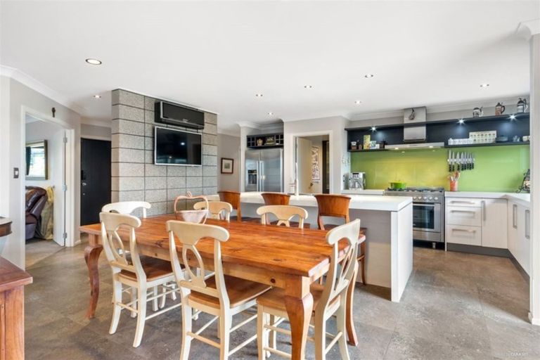 Photo of property in 14 Kendallvale Drive, Waiuku, 2123