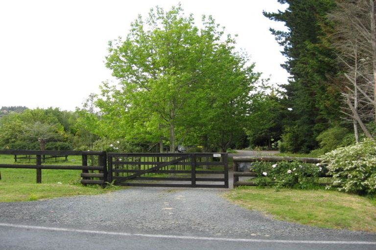 Photo of property in 86 Matua Road, Huapai, Kumeu, 0810