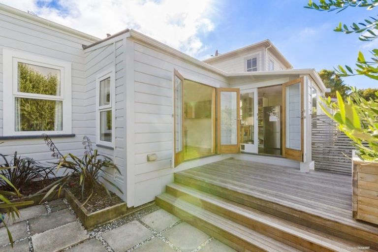 Photo of property in 87 Te Wharepouri Street, Berhampore, Wellington, 6023