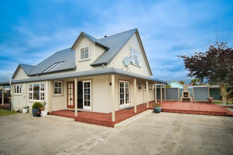 Photo of property in 6 Romilly Street, Westport, 7825