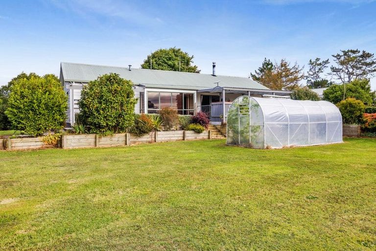Photo of property in 116 Clifford Road, Eltham, 4322