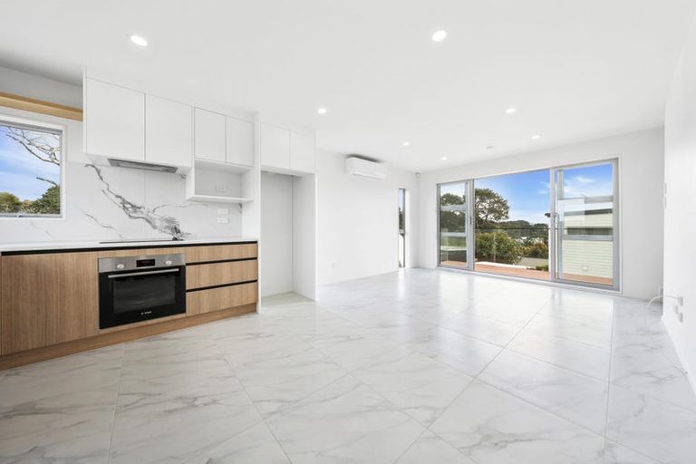 Photo of property in 298a Sunset Road, Windsor Park, Auckland, 0632