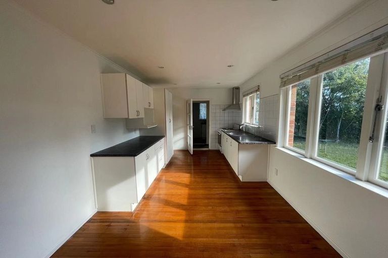 Photo of property in 24 Trojan Crescent, New Lynn, Auckland, 0600