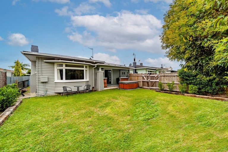 Photo of property in 1/163 Kennedy Road, Marewa, Napier, 4110