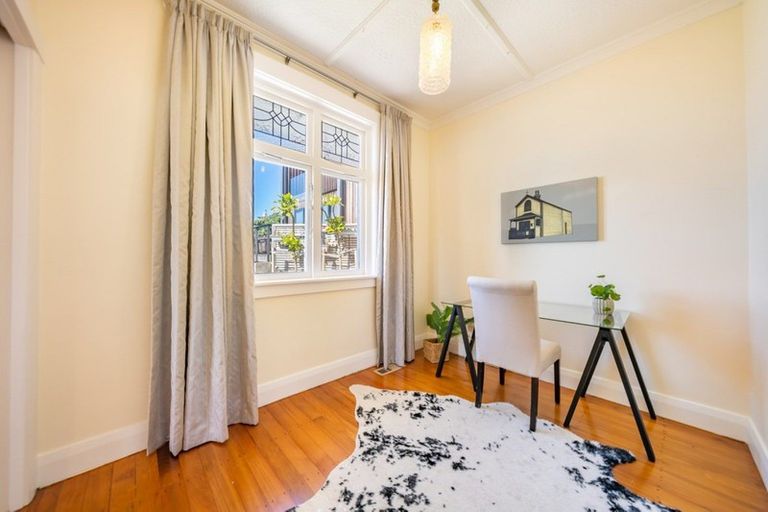 Photo of property in 35 Palliser Road, Roseneath, Wellington, 6011