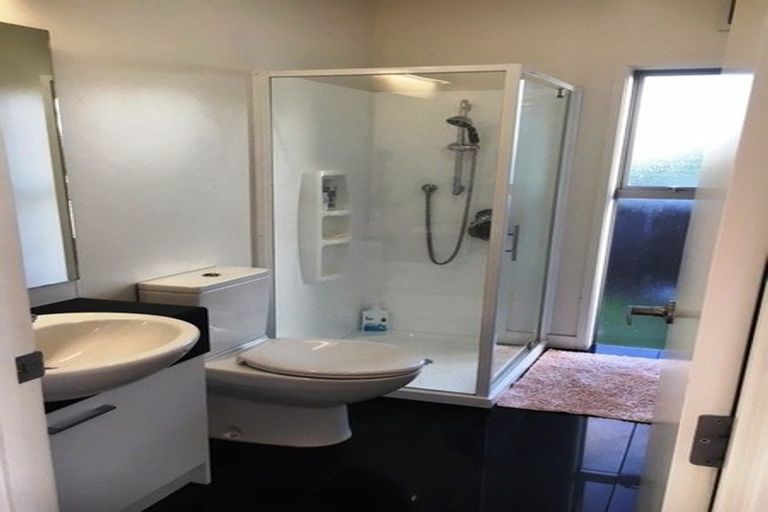 Photo of property in 32 Norcross Avenue, Henderson, Auckland, 0612