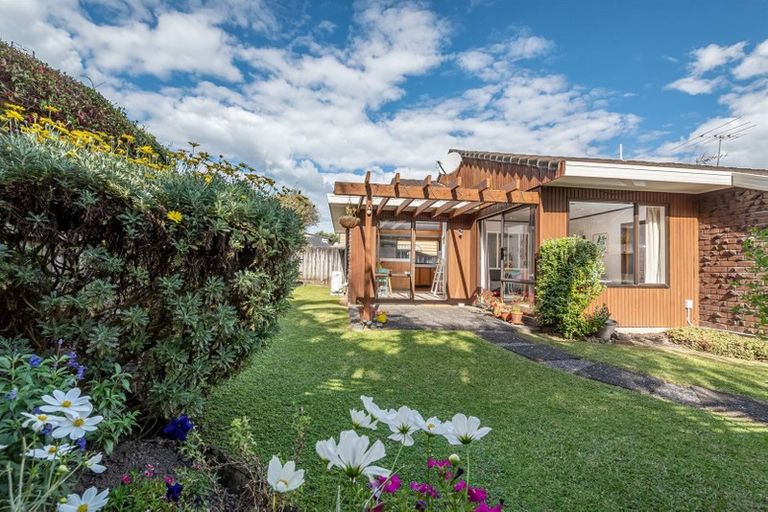 Photo of property in 2/10 Tobruk Crescent, Milford, Auckland, 0620