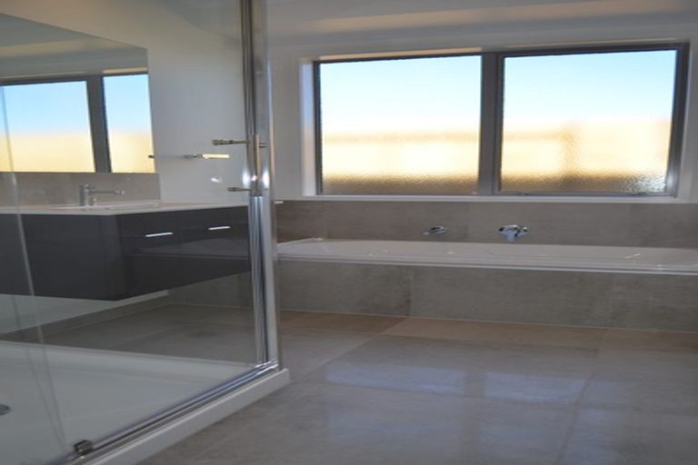 Photo of property in 2 Bill Miller Drive, Papamoa, 3118