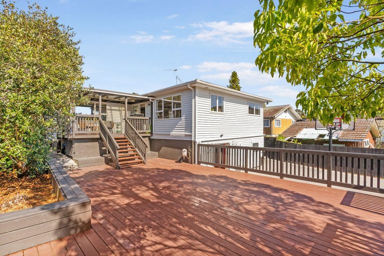 Photo of property in 18 Grassmere Road, Henderson Valley, Auckland, 0612