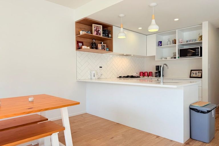 Photo of property in 77 Hokioi Drive, Kenepuru, Porirua, 5022