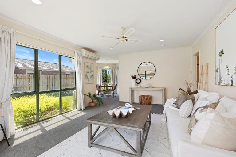 Photo of property in 96 Evans Road, Papamoa Beach, Papamoa, 3118