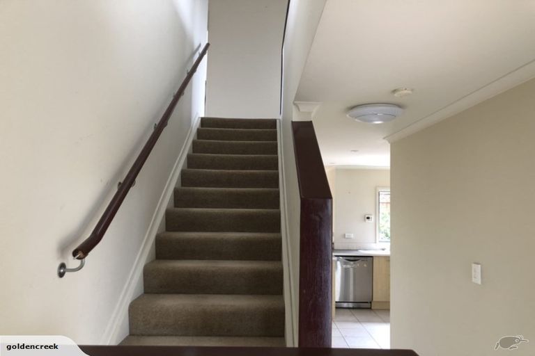 Photo of property in 11 Siena Place, Te Atatu Peninsula, Auckland, 0610