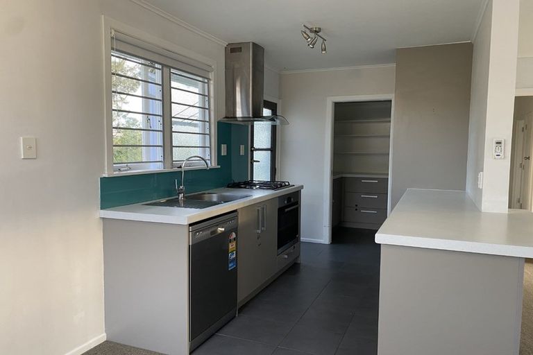 Photo of property in 25 Hutchinsons Road, Bucklands Beach, Auckland, 2014