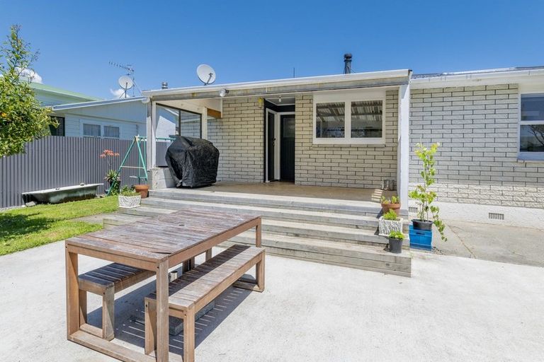 Photo of property in 172 Queen Street West, Levin, 5510