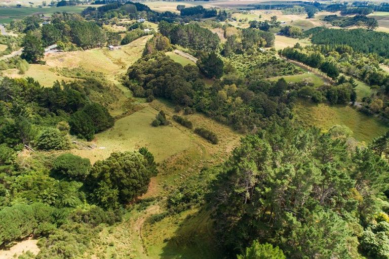 Photo of property in 303 Kahuterawa Road, Linton, Palmerston North, 4472