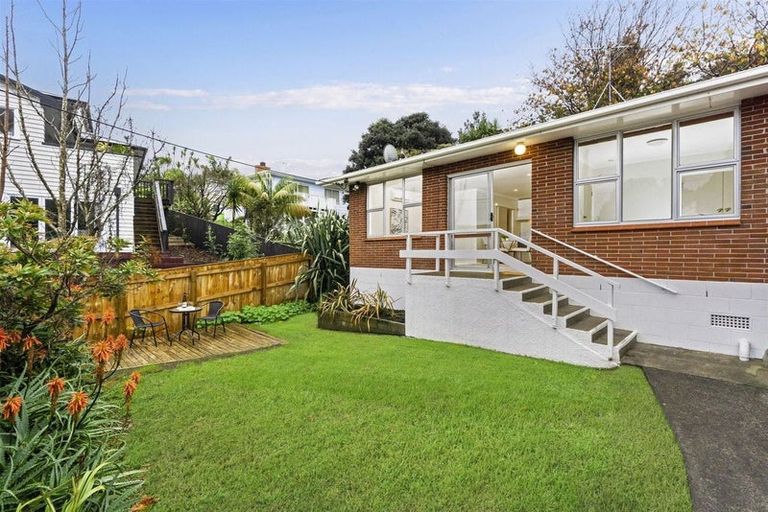 Photo of property in 1/26 Rewi Street, Torbay, Auckland, 0630