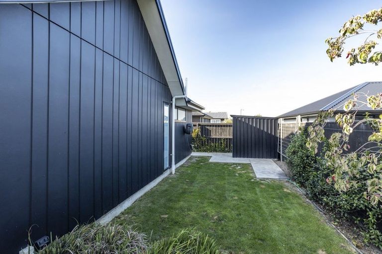 Photo of property in 16 Valour Drive, Rangiora, 7400