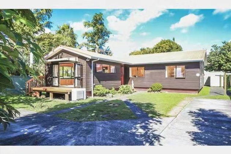Photo of property in 1/20 Yeovil Road, Te Atatu Peninsula, Auckland, 0610