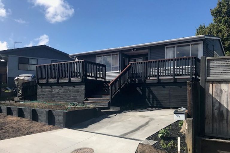 Photo of property in 2 Melba Street, Beach Haven, Auckland, 0626