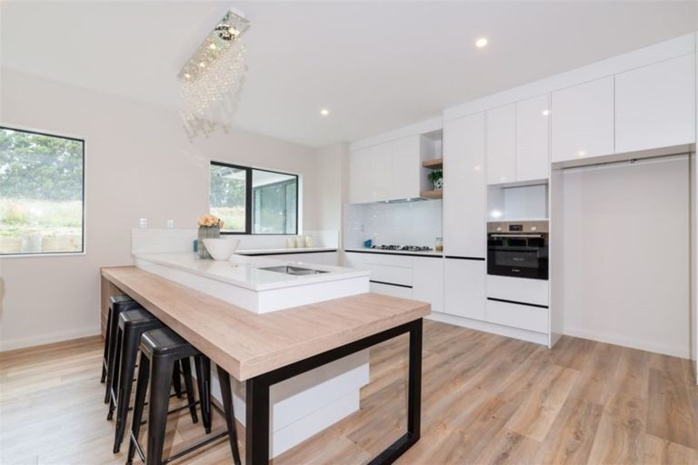 Photo of property in 19 Reserva Crescent, Kumeu, 0810