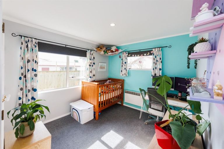 Photo of property in 43 Dalfield Place, Highbury, Palmerston North, 4412