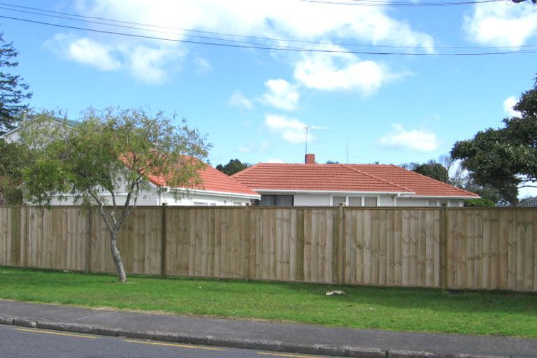 Photo of property in 47 Neil Avenue, Te Atatu Peninsula, Auckland, 0610