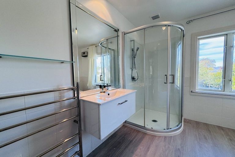 Photo of property in 12 Snowdon Road, Fendalton, Christchurch, 8052