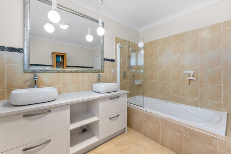 Photo of property in 1a Muritai Road, Milford, Auckland, 0620